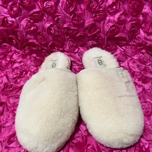 Ugg slide on slipper - Picture 3 of 6